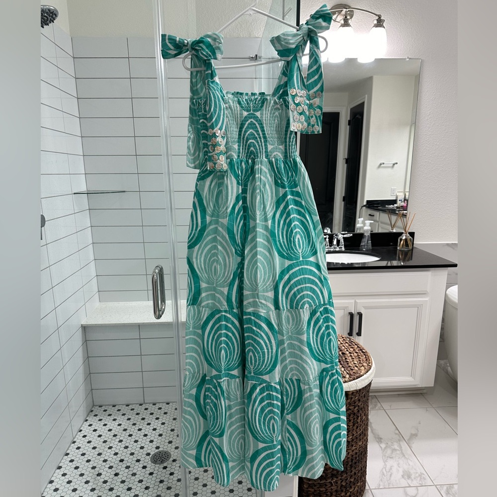 Elegant Green Patterned Maxi Dress